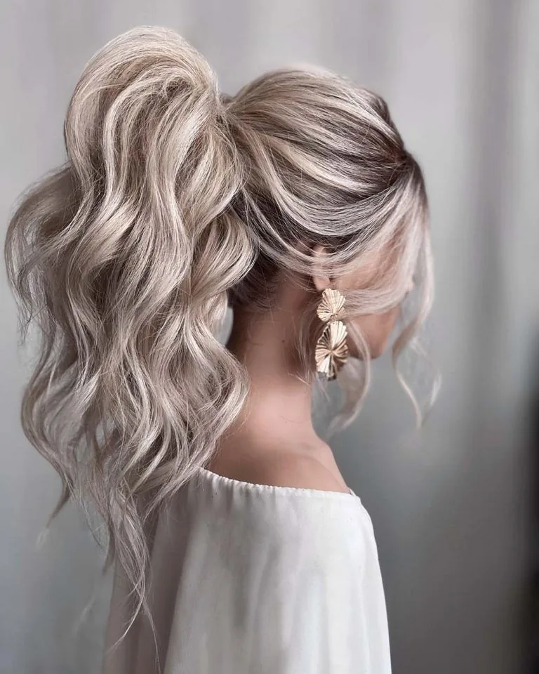 Event hairstyle — an elegant blonde ponytail